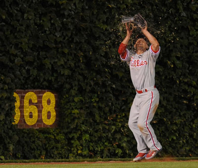 Victorino pelted with a beer from a Cubs fan